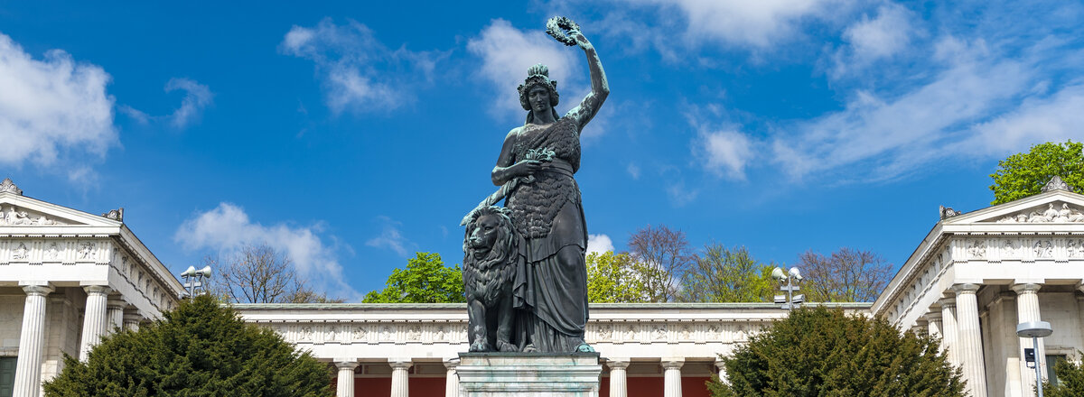Münchens berühmte Bavaria-Statue auf der Theresienwiese, wo das Oktoberfest stattfindet